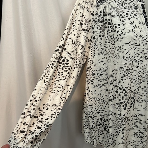 Lucky Brand Black and White V Neck Long Sleeve Blouse Notch Embroidery Size 1XL - Picture 4 of 8